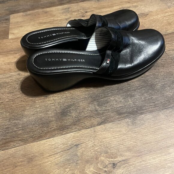 TOMMY HILFIGER Black Leather Slip-On Mules - Picture 4 of 7